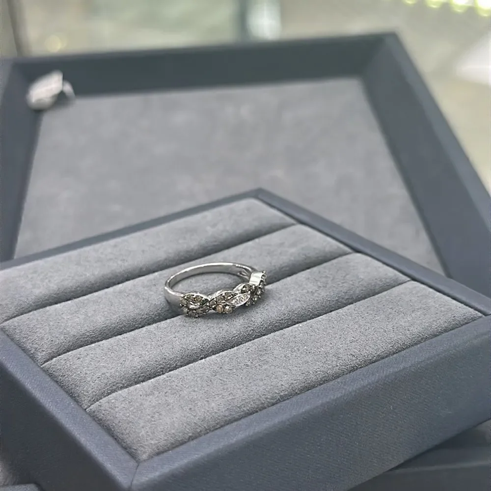 NEW! Levian 14K White Gold Infinity Ring Band Size 7 Chocolate & White Diamonds
